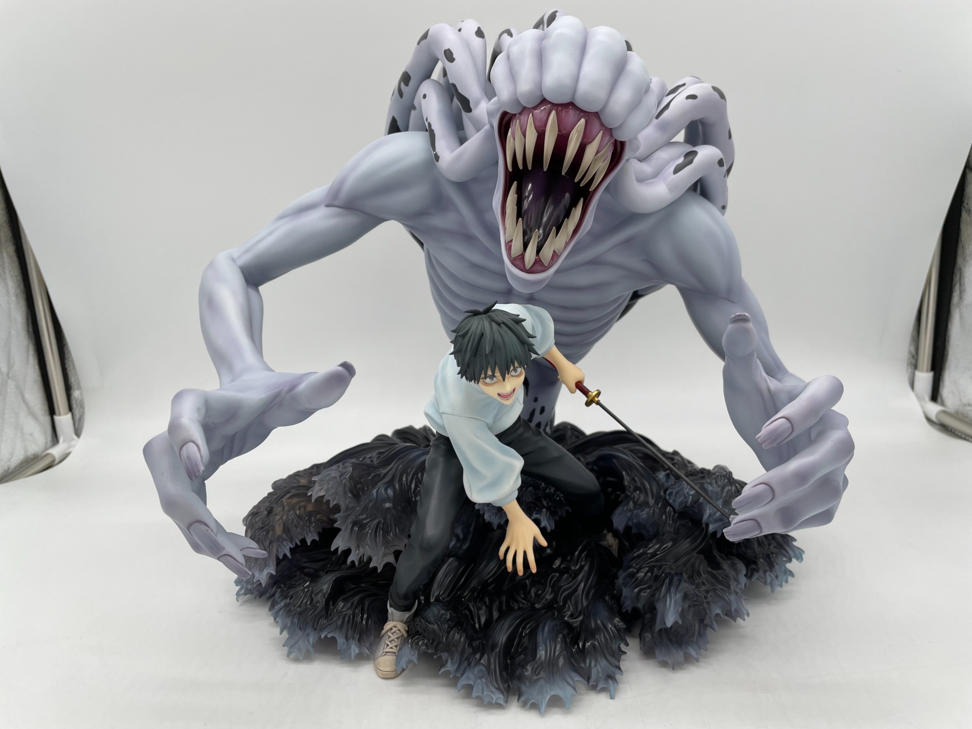 呪術廻戦 - 【特級過呪怨霊・祈本里香型ドリンクホルダー＋トッパーフィギュア付きドリンクセット Amazon.co.jp: 折本里香 ドリンクホルダー 劇場版 呪術廻戦0