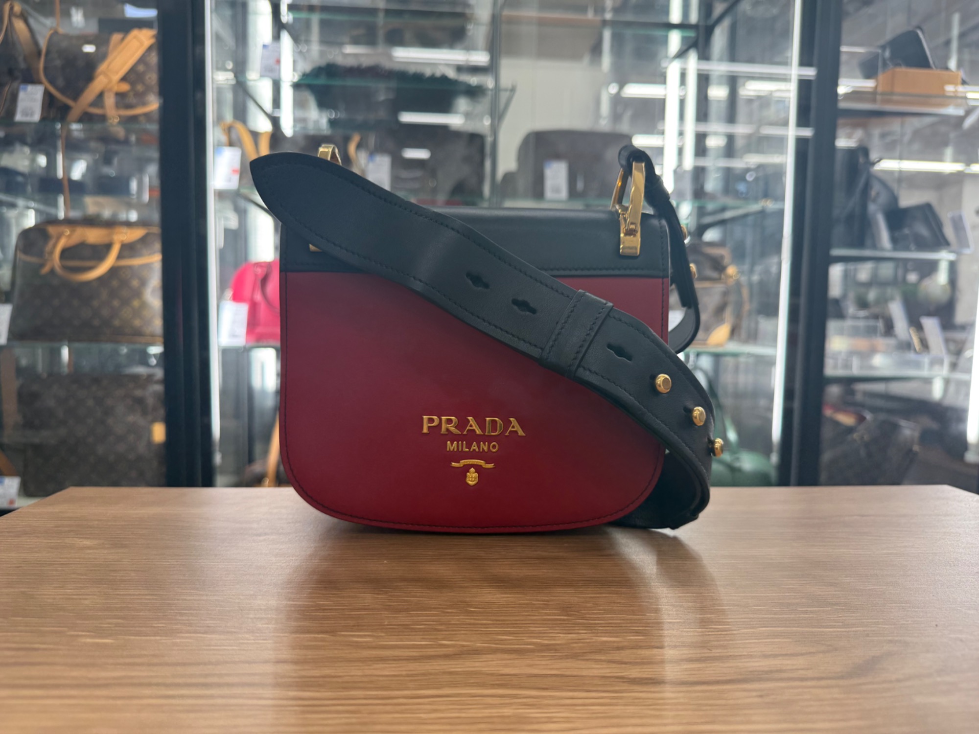 本物良品■プラダ■レザー ショッピング/ブロンズ/ショルダーバッグ/ハンドバッグ PRADA」のショルダーバッグ が入荷しました！｜2025年08月