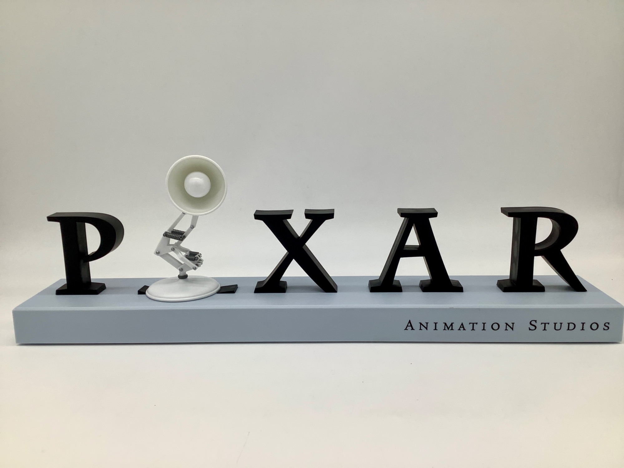ラストワン賞！】ピクサーランプ＆ピクサーロゴ フィギュアが入荷しま