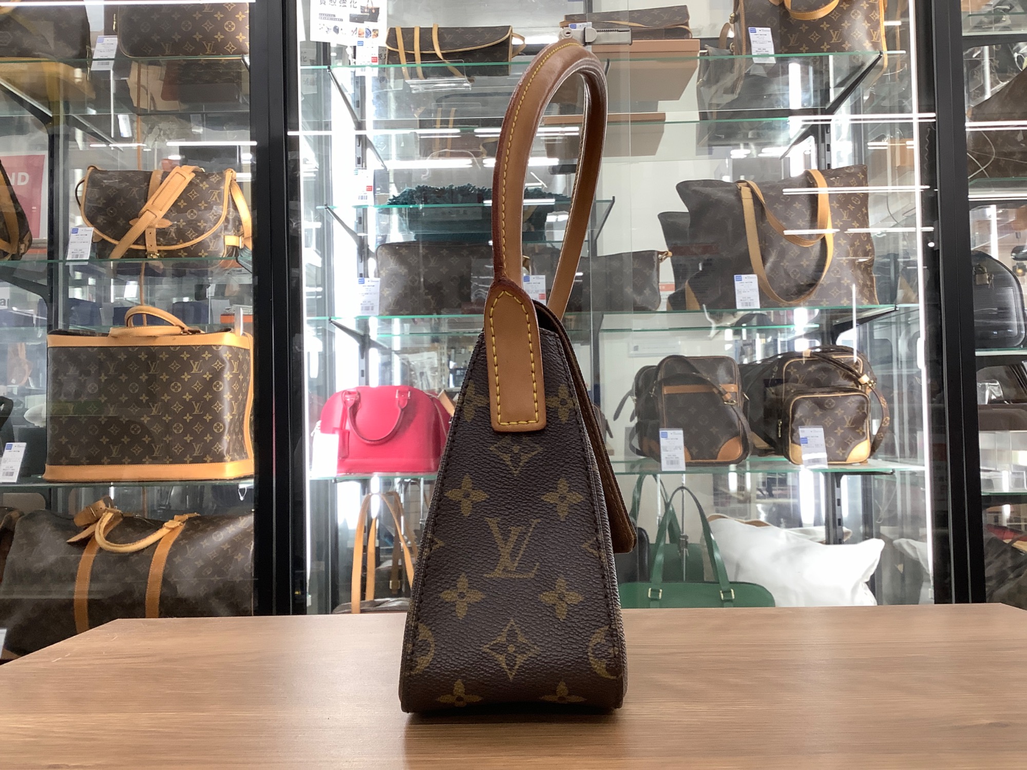 LOUIS VUITTON】ハンドバッグ M51147 ミニルーピング が入荷しま