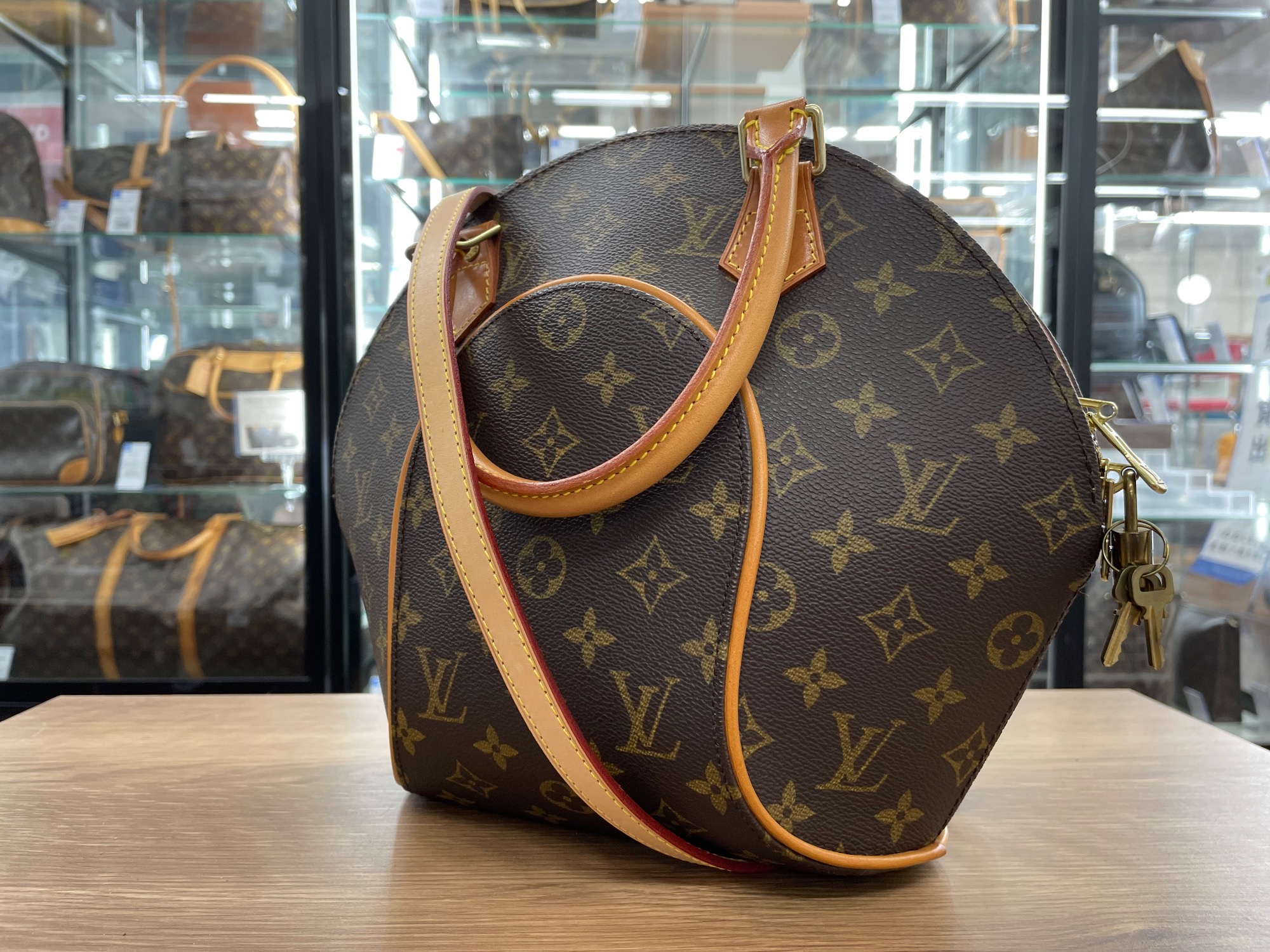 LOUIS VUITTON ルイ ヴィトン モノグラム エリプスPM ハンドバッグ M51127 LOUIS VUITTON】ハンドバッグ M51127 エリプスPM が入荷しました