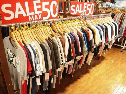セールの入間店衣類