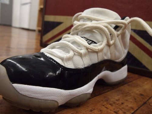 AIR JORDAN 11の入間店衣類