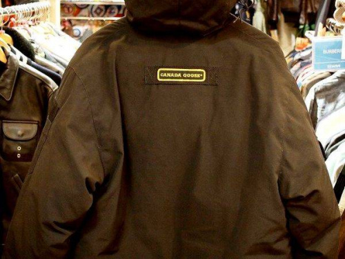 カナダグースのダウンジャケット