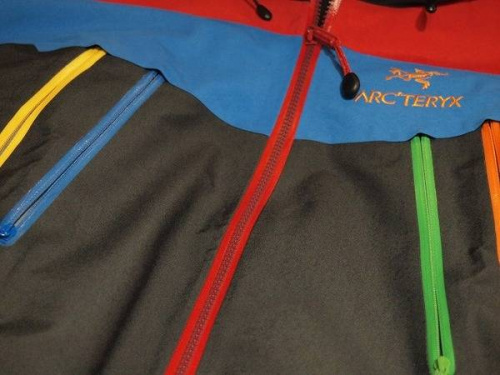 ジャケットのSaint Laurent