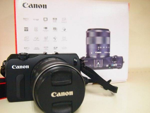 デジタル家電のミラーレスカメラ