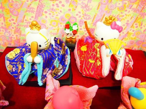 HELLO KITTYの雛人形