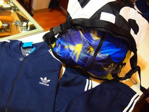 メンズファッションのアディダス（adidas）
