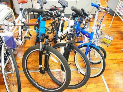 スポーツ用品の自転車