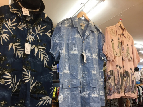 シャツのアロハシャツ