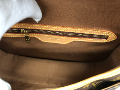 バッグのLOUIS VUITTON