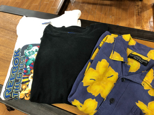 夏物SALEの衣類