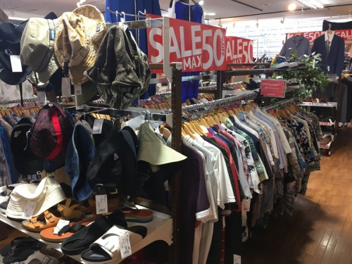 夏物SALEの衣類