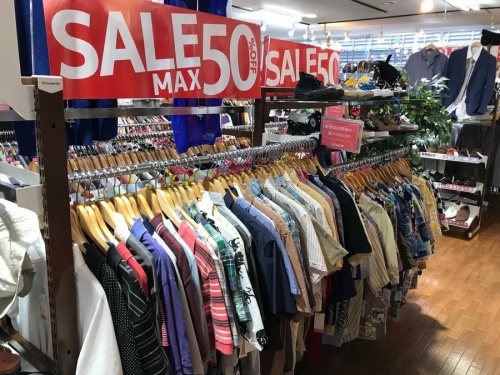 夏物SALEの衣類