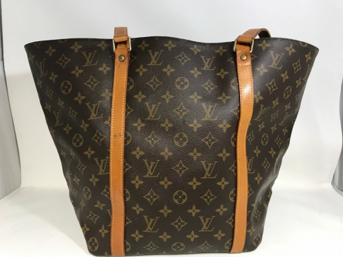 LOUIS VUITTONのトートバッグ