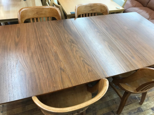 ダイニングセットのACME FURNITURE