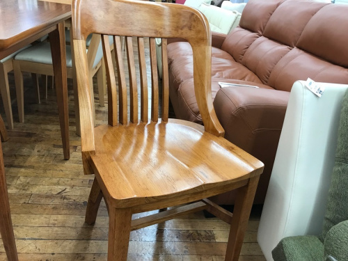 ACME FURNITUREのテーブル