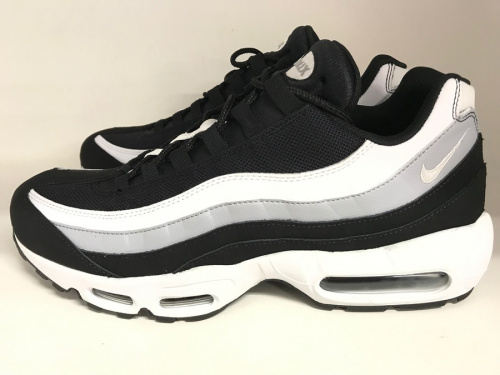 スニーカーのNIKE