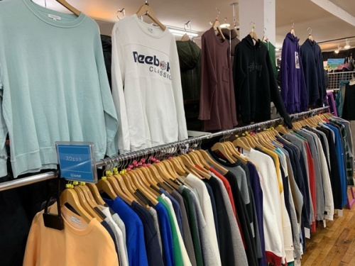 レディースファッションの入間店衣類