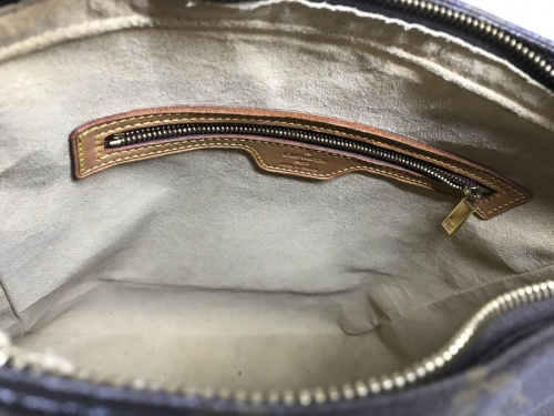 ショルダーバッグのLOUIS VUITTON