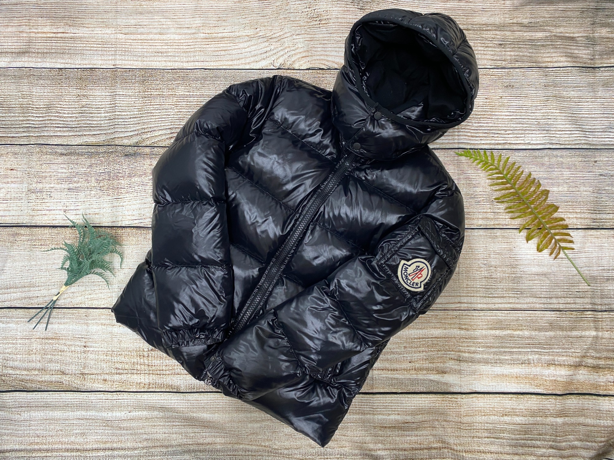 驚きの値段での商品をすべて MONCLER(モンクレール)のダウンジャケット ジャケット・アウター