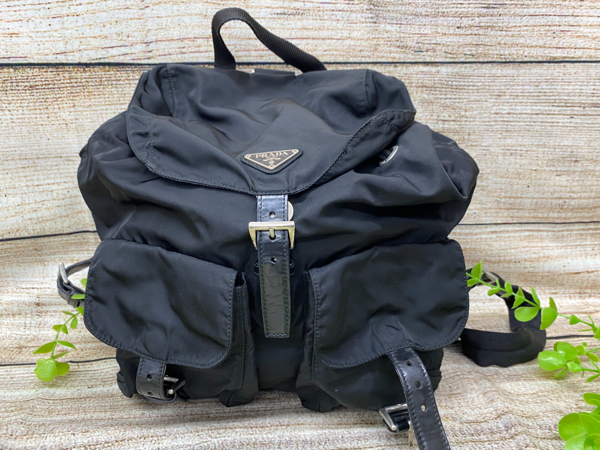 PRADA グレー ナイロンリュック 1BZ677_RV44_F0DMH_V_OOM_SLR.jpg