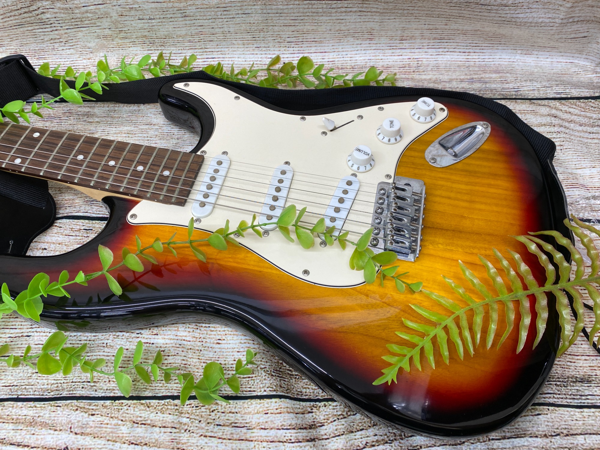 ☆超レア！！☆ 美品 サウンドガレージ エレキギター ストラトタイプ