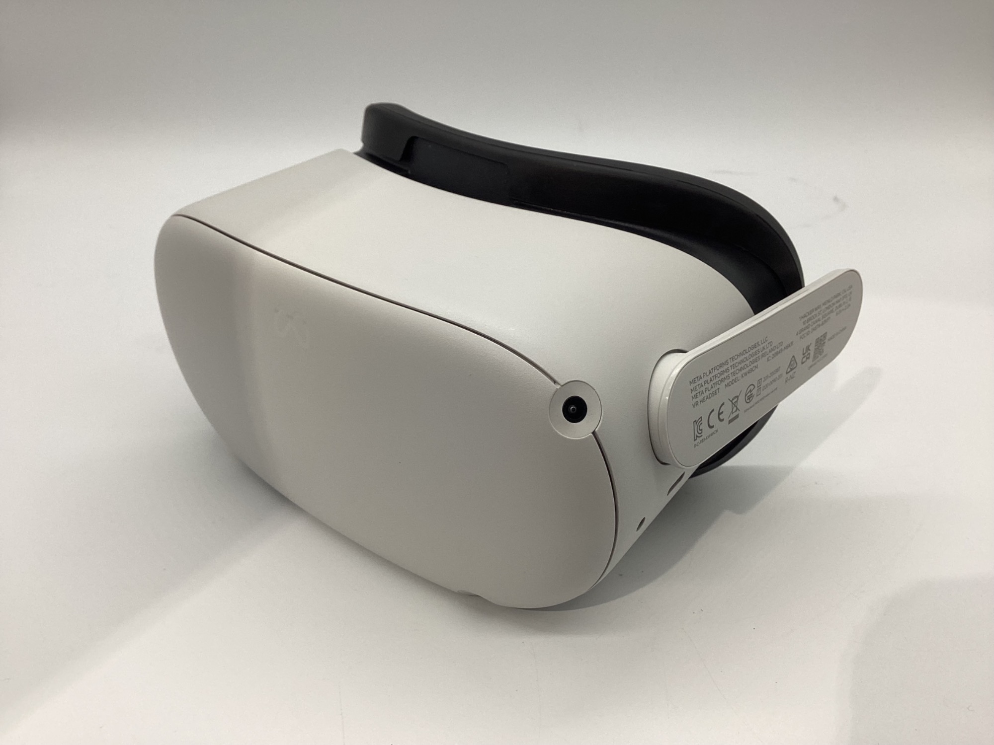 MetaのオールインワンVRヘッドセット【MetaQuest2】が買取入荷
