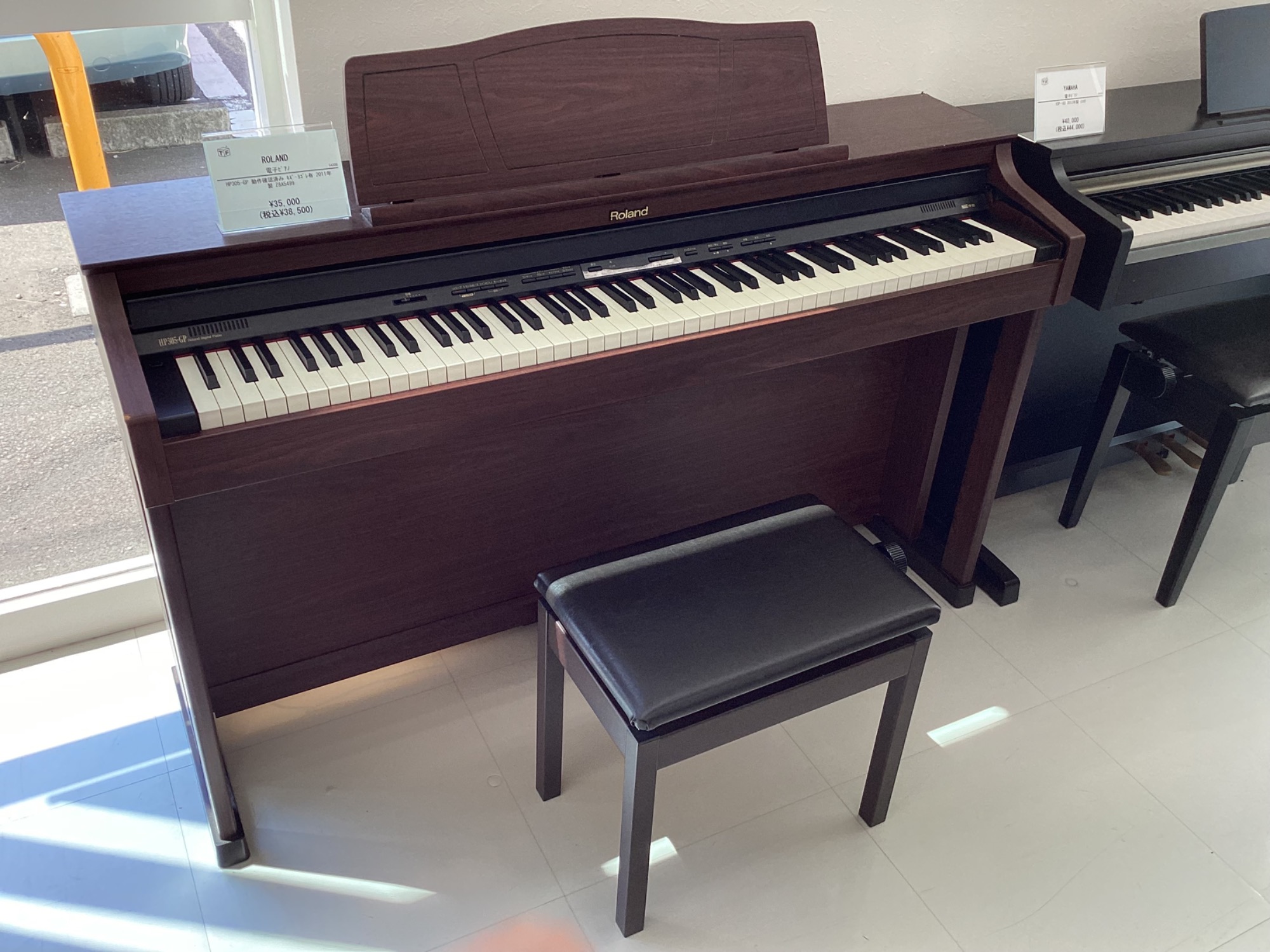 ROLAND（ローランド）の電子ピアノ【HP305‐GP】のご紹介です
