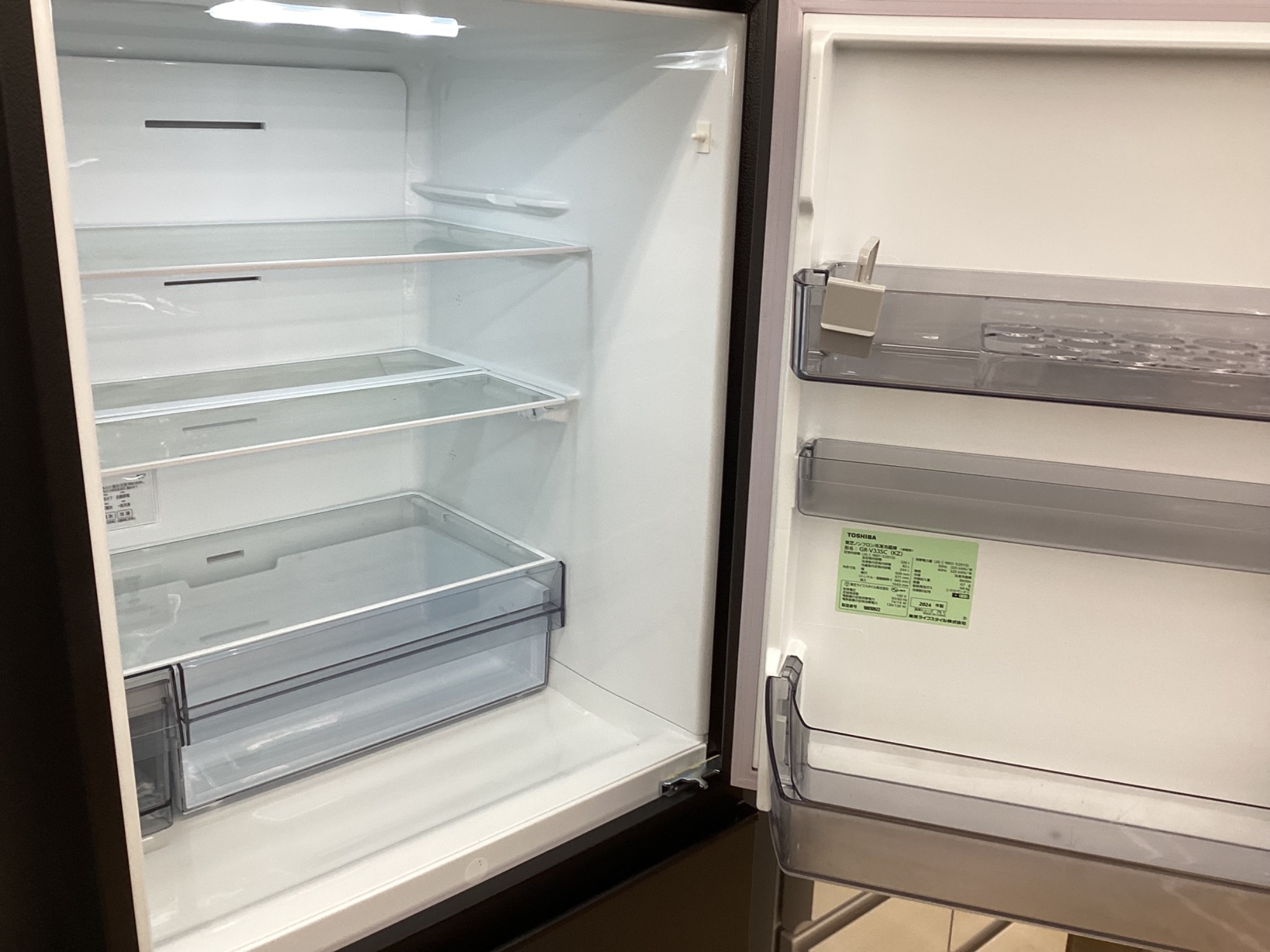 TOSHIBA ブラック 3ドア冷蔵庫 GR-V33SC (KZ) 2024年製 東芝 GR-V33SC(KZ) 3ドア冷蔵庫 (326L・右開き) マット
