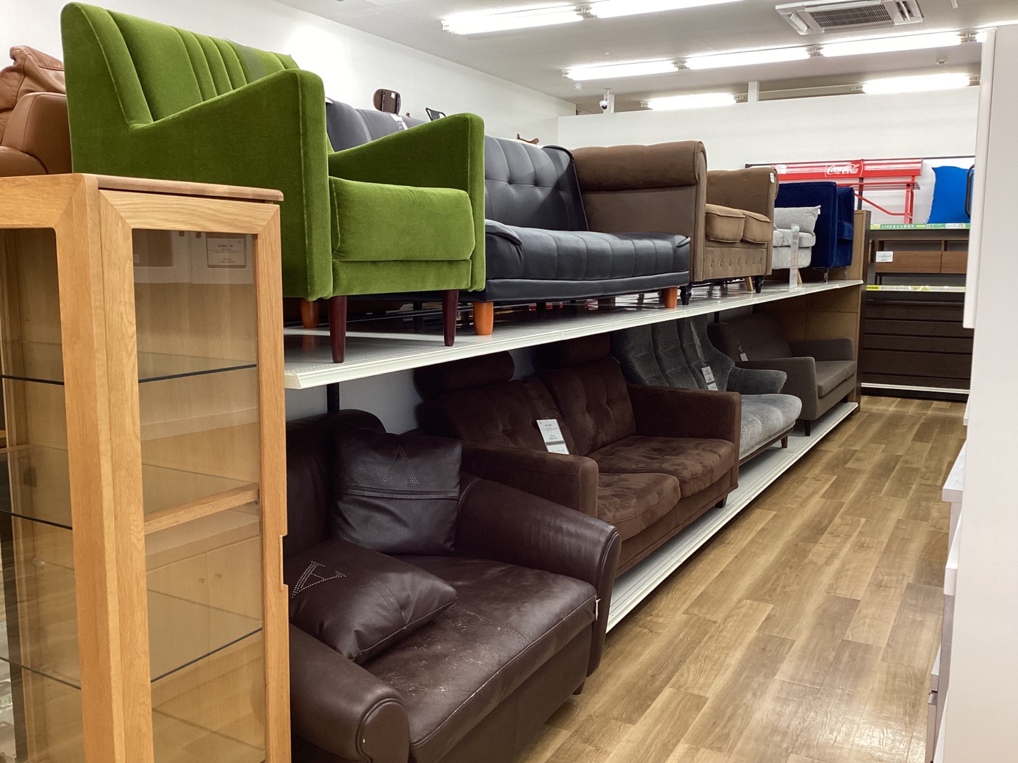 家具売場拡大】3人掛けソファーが買取入荷しました！｜2025年11月15日