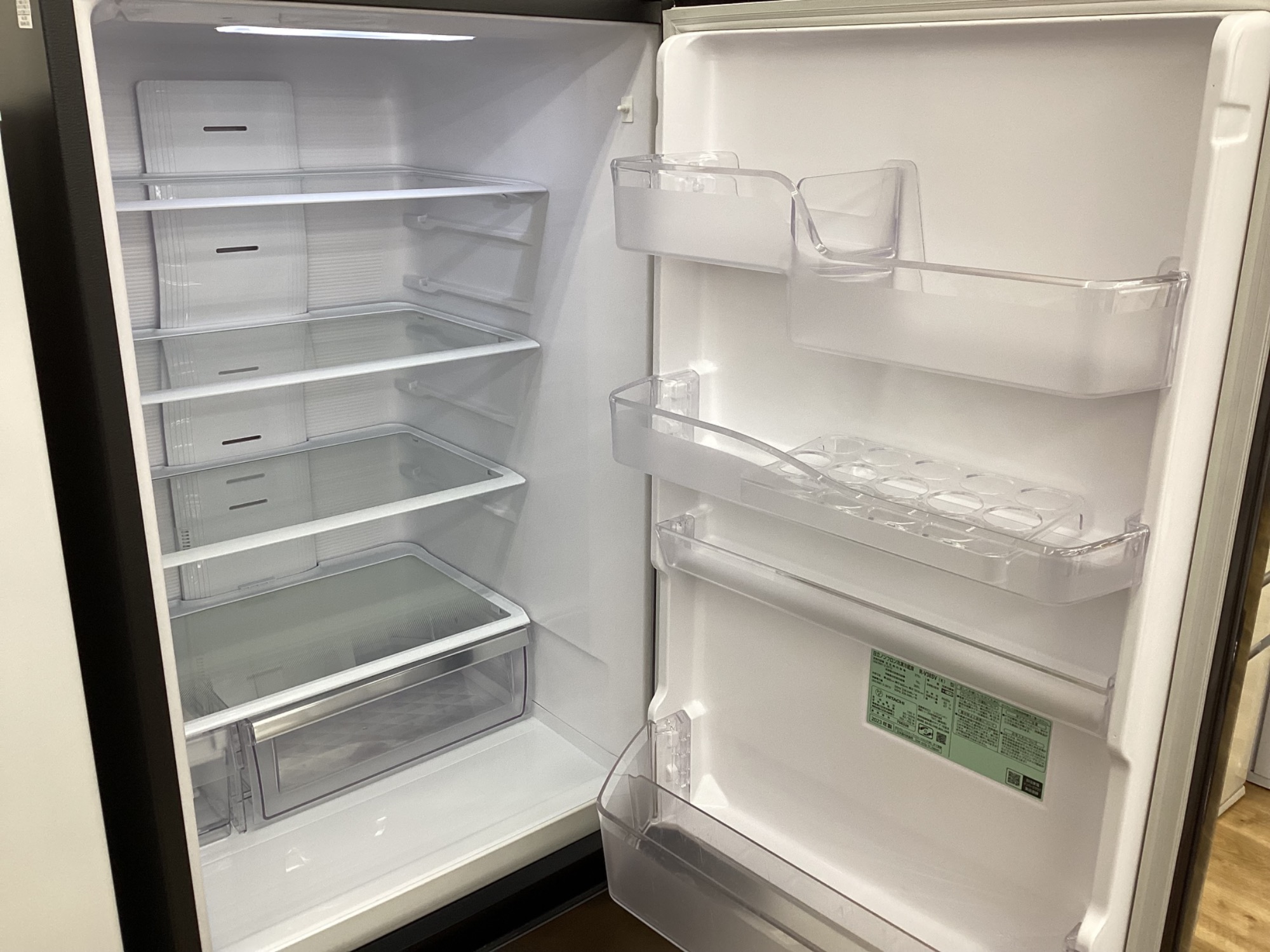 家電多数展示中】HITACHI（ヒタチ）の3ドア冷蔵庫【R-V38SV】が買取