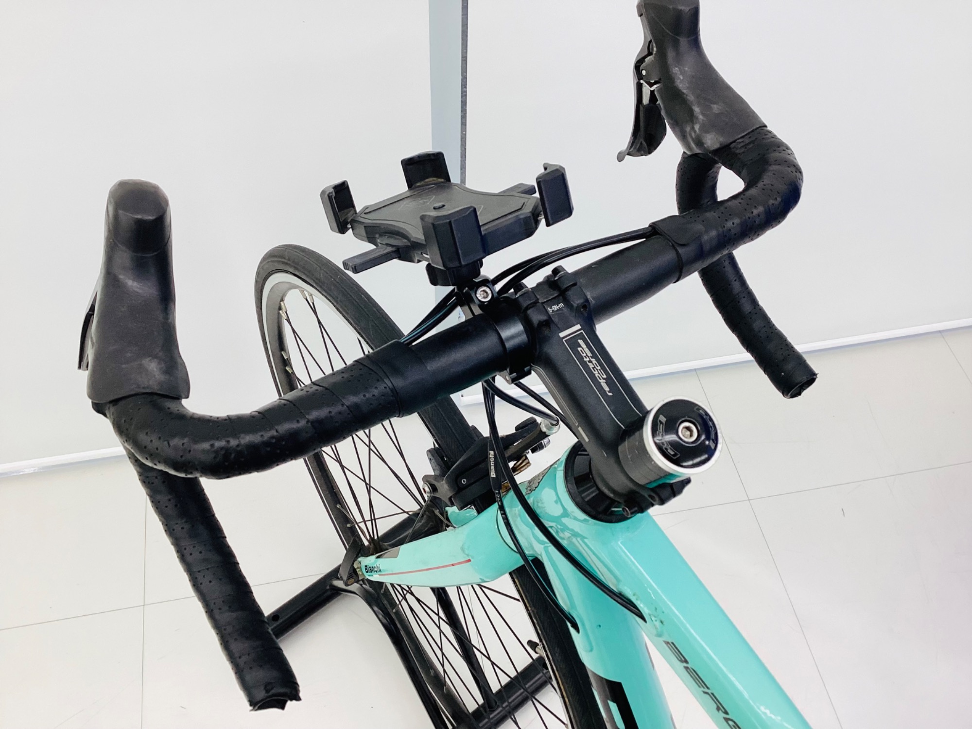 中古自転車多数展示中】BIANCHI（ビアンキ）のロードバイク が買取入荷