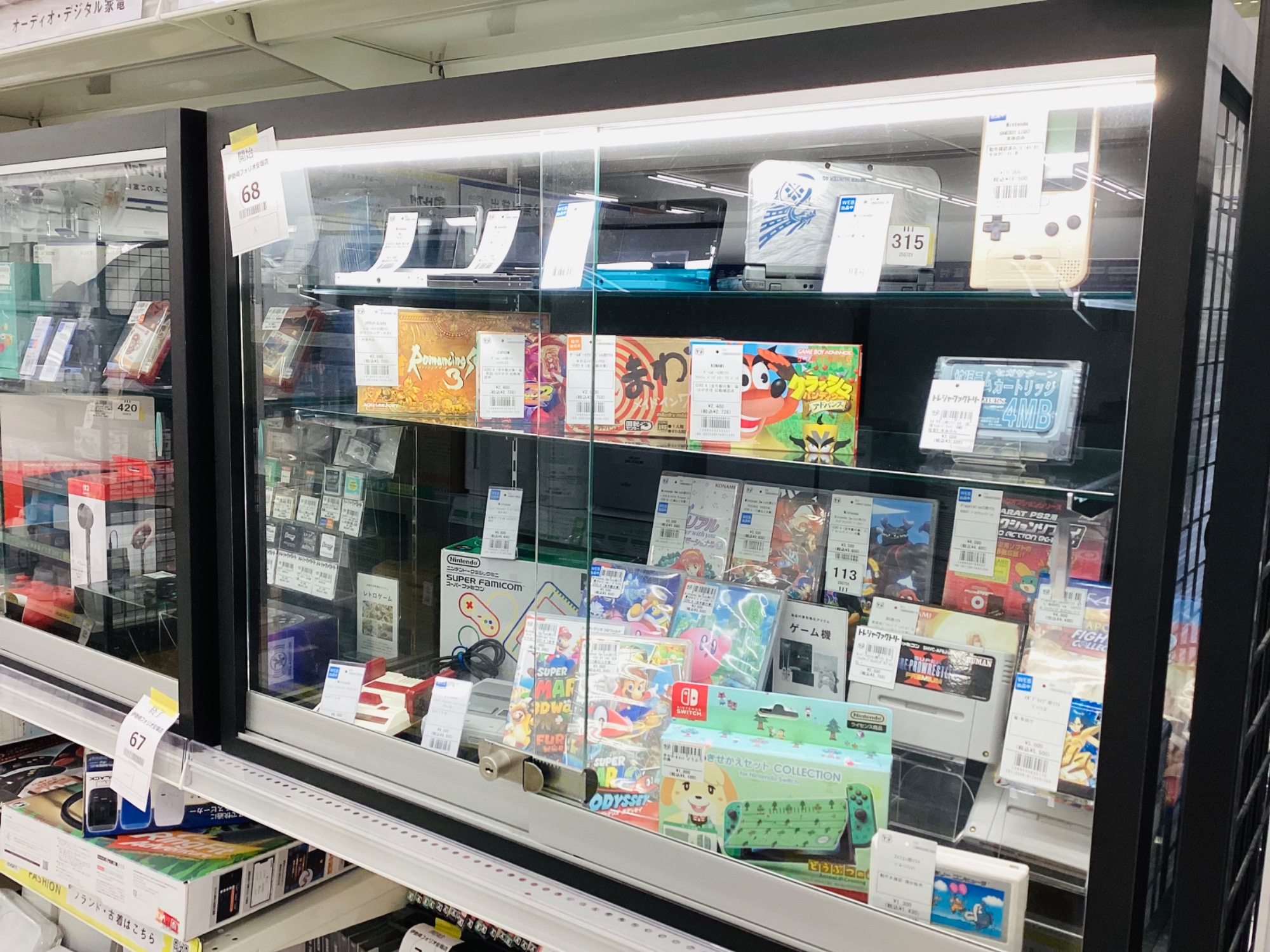 Nintendo / ニンテンドー】ゲーム機 CLV-301｜思い出の名作が手軽に