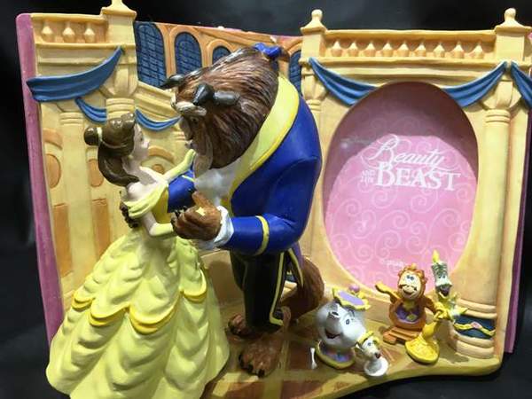 美女と野獣のフォトフレーム買取入荷しました！】トレジャー