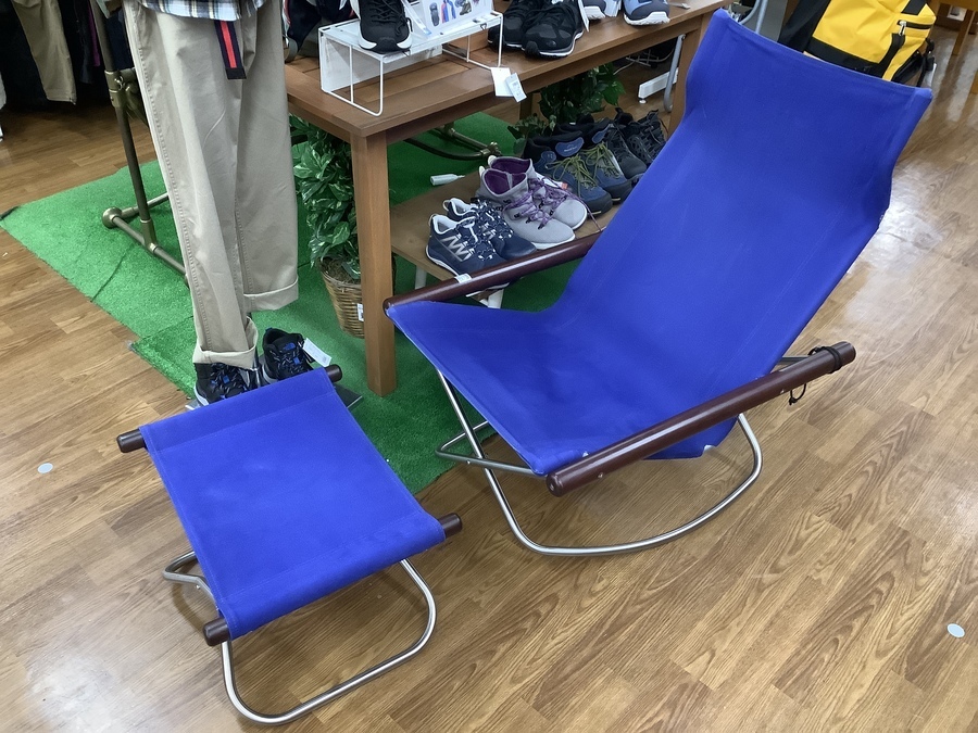 Nychair X 【ニーチェアエックス】のオットマン付きロッキングチェア