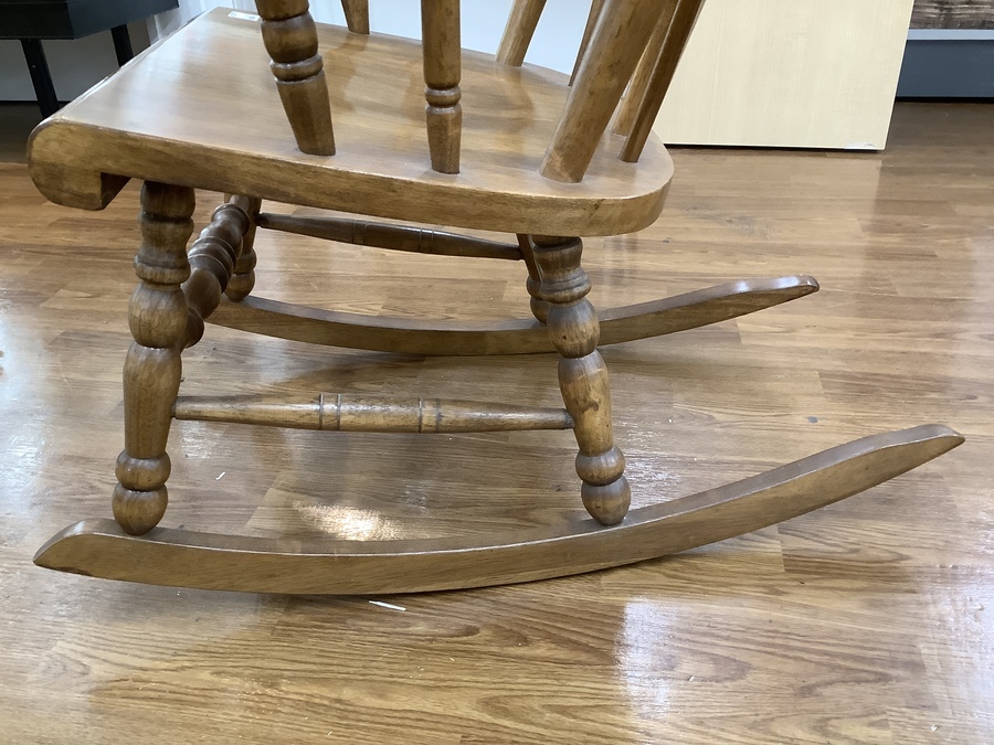 昔懐かしきゆりかご椅子です！！ロッキングチェアー必読↓ 昔懐かしきゆりかご椅子です！！ロッキングチェアー必読↓