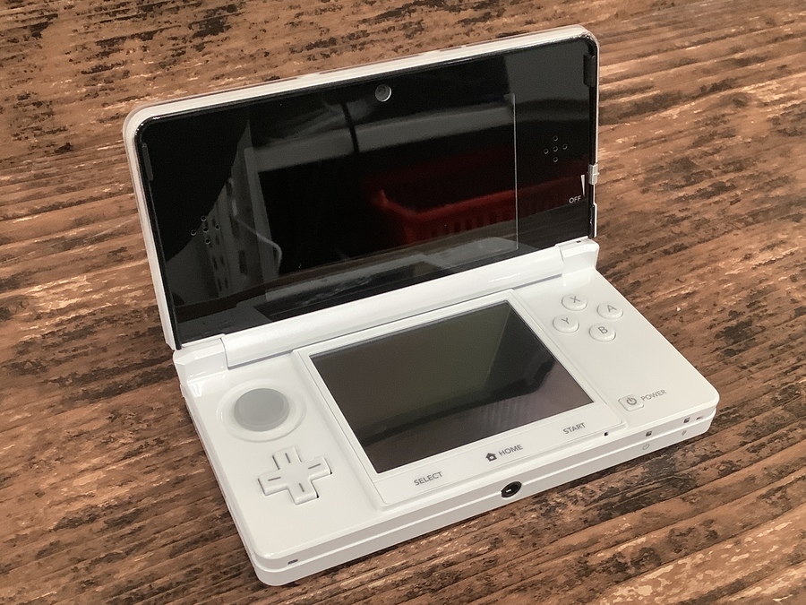 今月の毎週水曜日はポイント5倍デー!!【任天堂】NINTENDO 3DS アイスホワイト 未使用品が入荷しました！ゲームソフトもたくさんあり