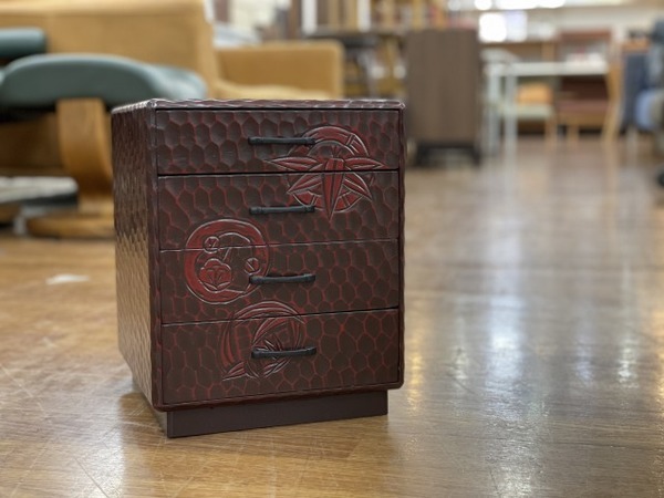 鎌倉彫り　茶箪笥 心にゆとりを。鎌倉彫の小箪笥が入荷しました【川越店】｜2021年03月24