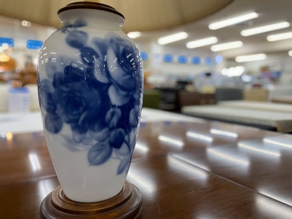 スマホで購入】OKURA【大倉陶園】のランプシェードが入荷しま スマホで購入】OKURA【大倉陶園】のランプシェードが入荷しま