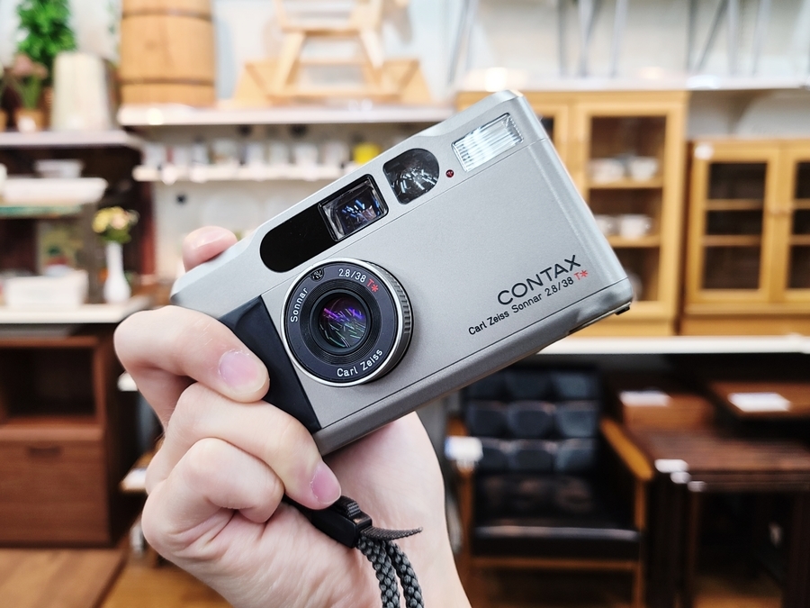 CONTAX T2 フィルムカメラ（中古・動作確認済み） 今大人気の高級フィルムカメラ、CONTAX T2が入荷しました！｜2021年11