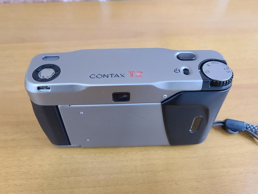 今大人気の高級フィルムカメラ、CONTAX T2が入荷しました！｜2021年11
