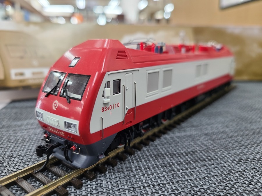 ❤️海外❤️HOゲージ★９両セット★動作品★気動車★客車★箱付き★スイス連邦鉄道 Bachmann China HOゲージ 北京鉄道 韶山9改型(SS9G) 電気機関車