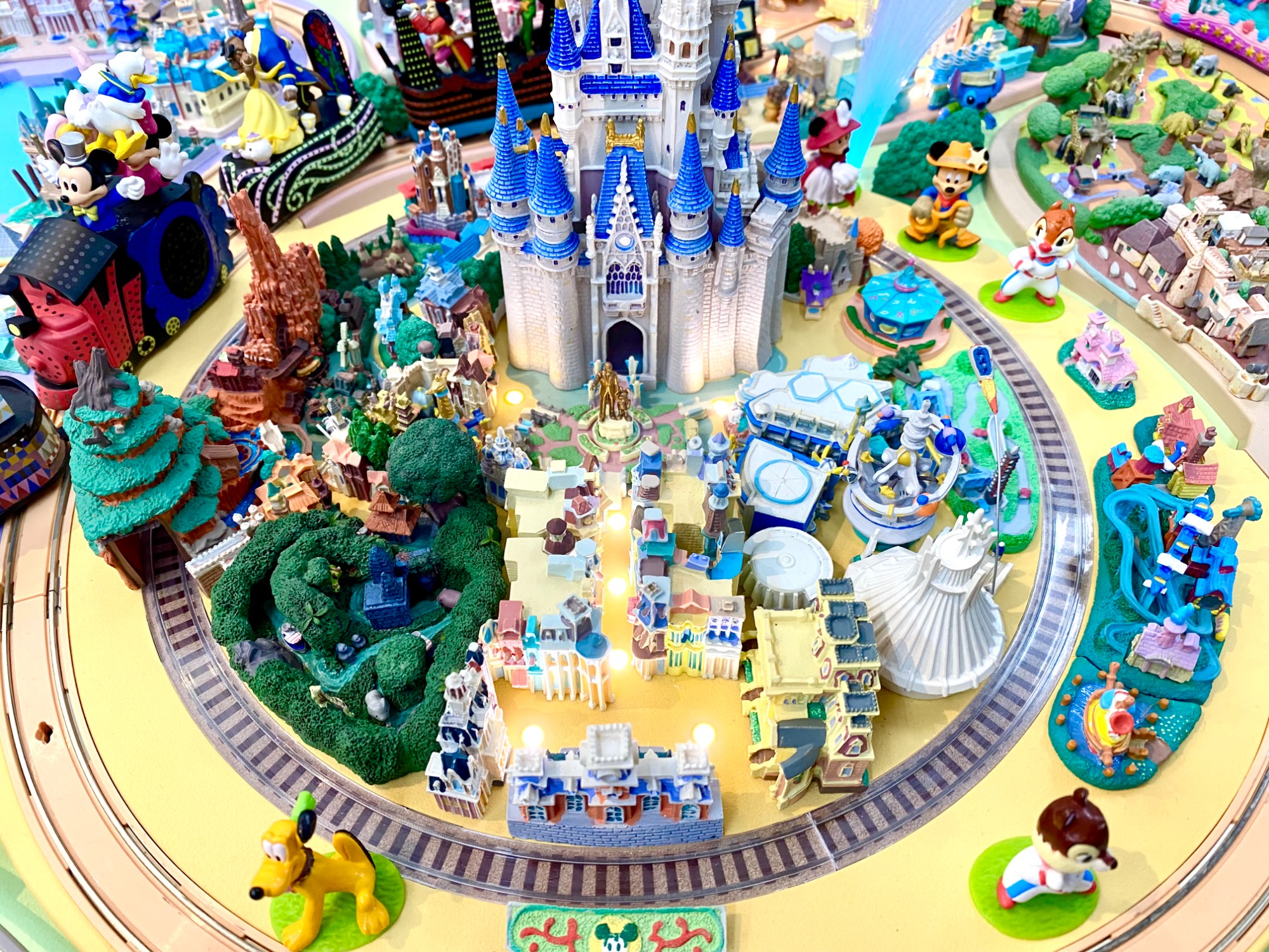 ディアゴスティーニ フロリダ ジオラマ デアゴスティーニ ディズニーパレード ワールドリゾート