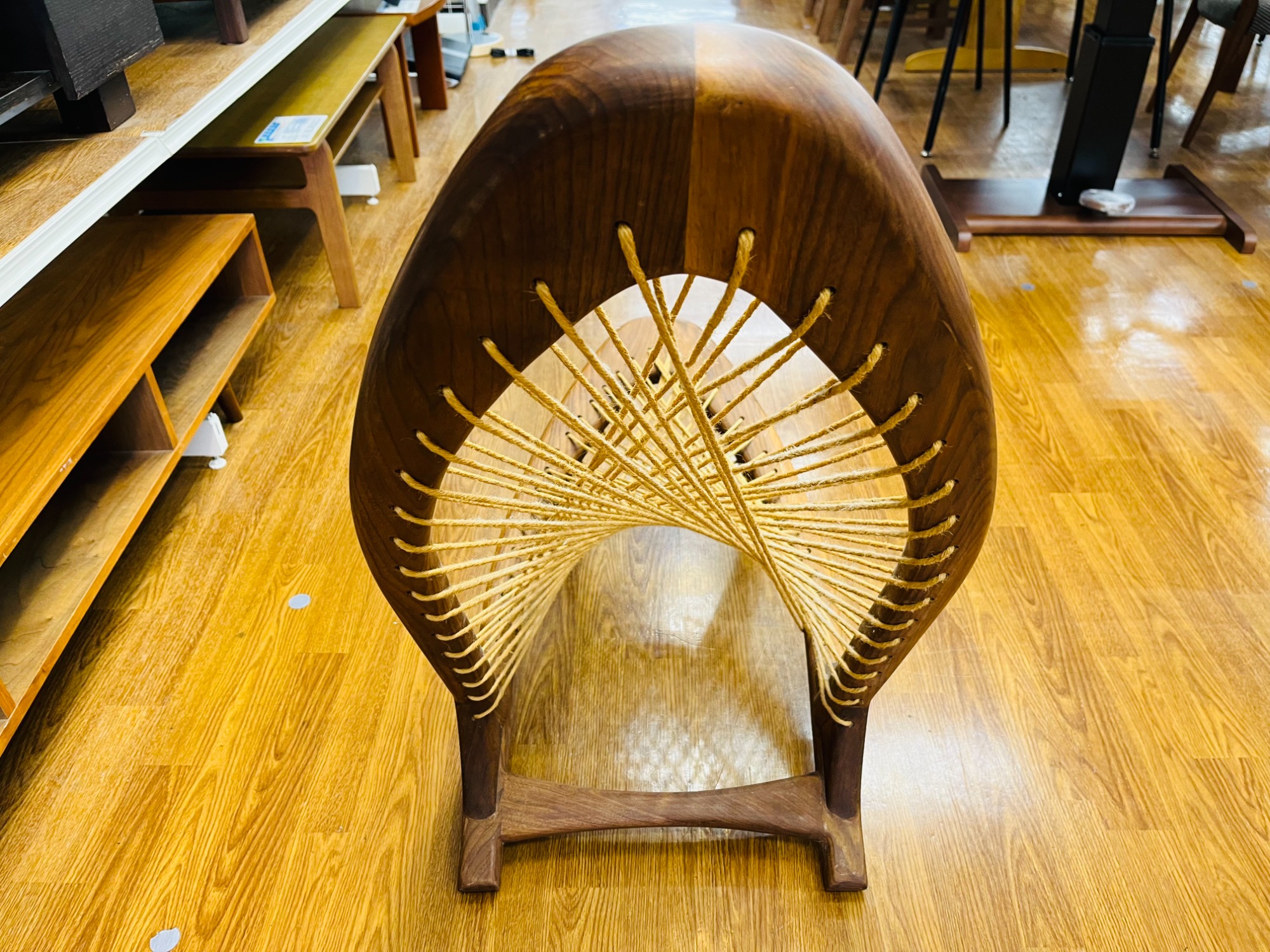 オシャレなカタチ】ハープチェアのご紹介！｜2023年09月23日