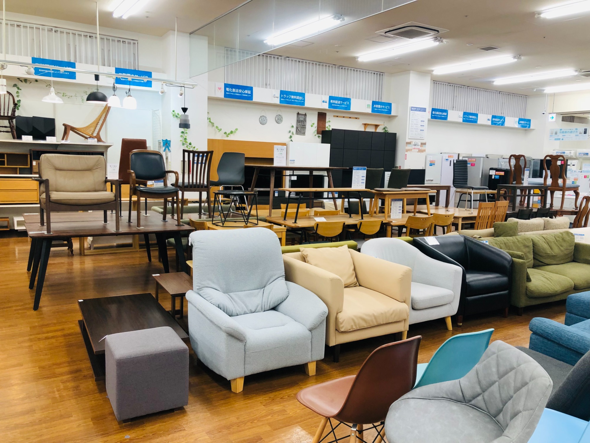 不二貿易】ガラスコレクションケースが入荷しました！！｜2023年10月30
