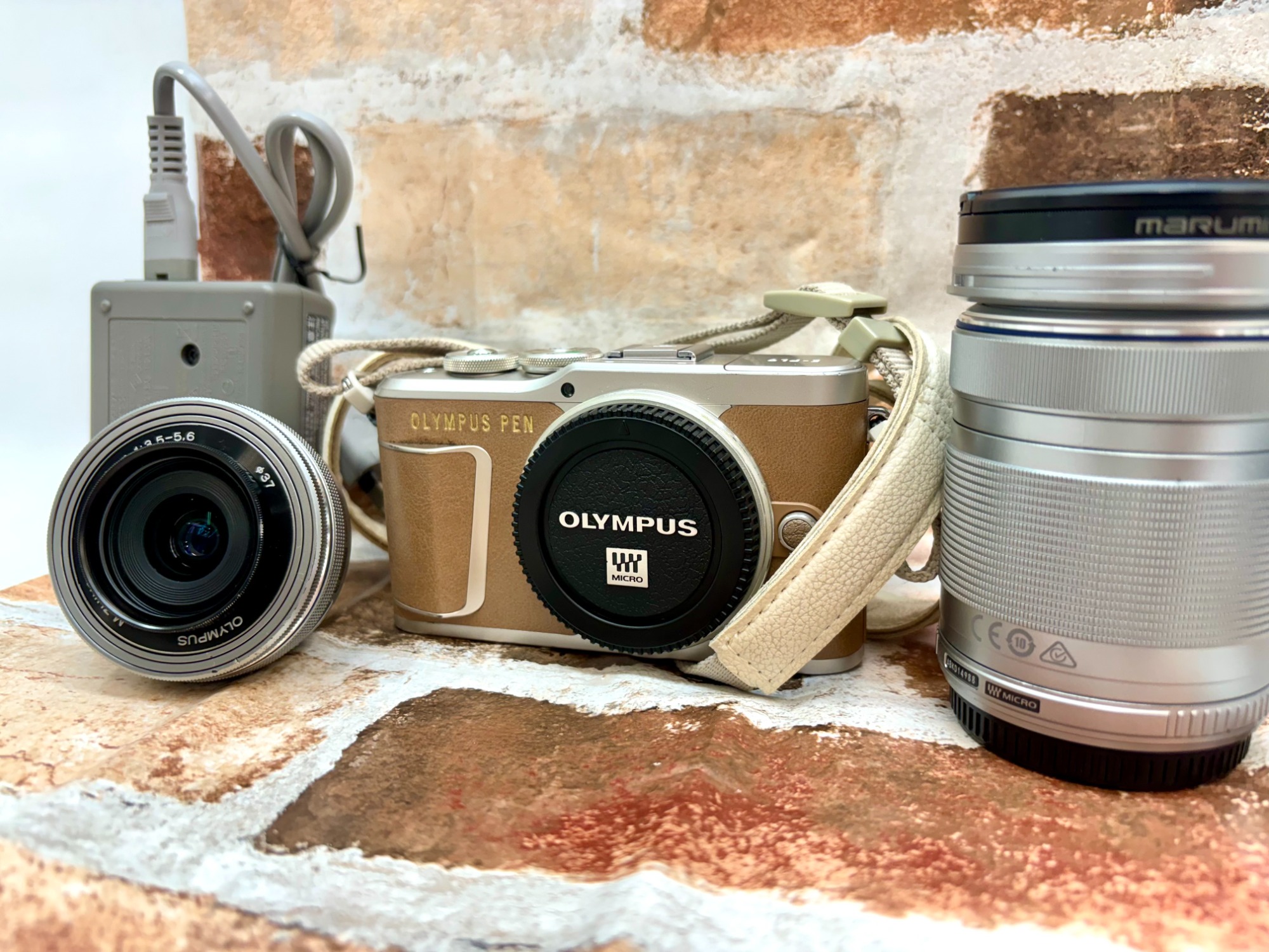 【値下げ中‼️】OLYMPUS ミラーレス一眼カメラ ベージュ OLYMPUS】ミラーレス一眼カメラ入荷しました！｜2024年06月14日