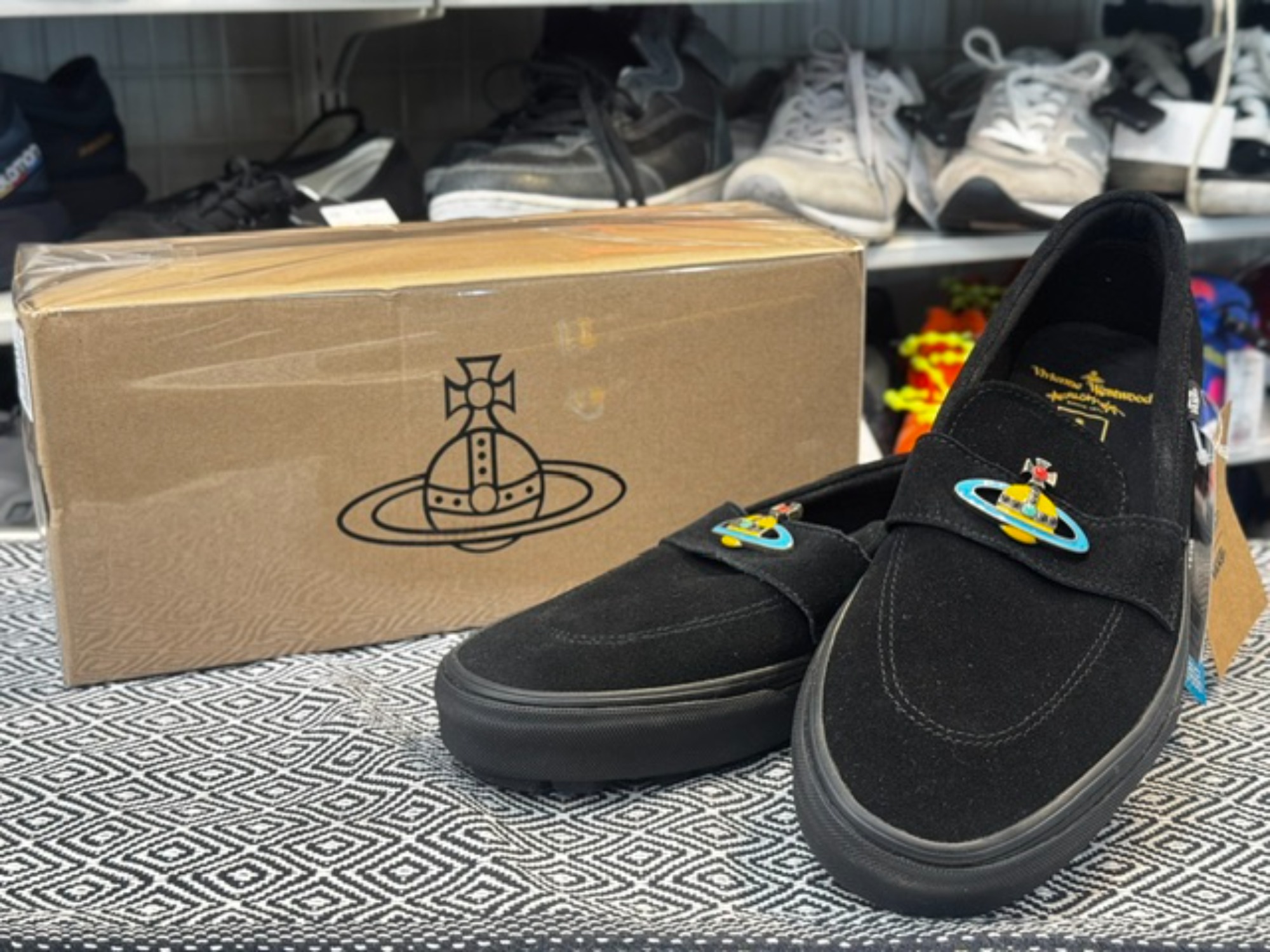 ヴィヴィアンウエストウッド タイガー ローファー VANS x Vivienne Westwood】ワンランク上の履きこなしを…|2025