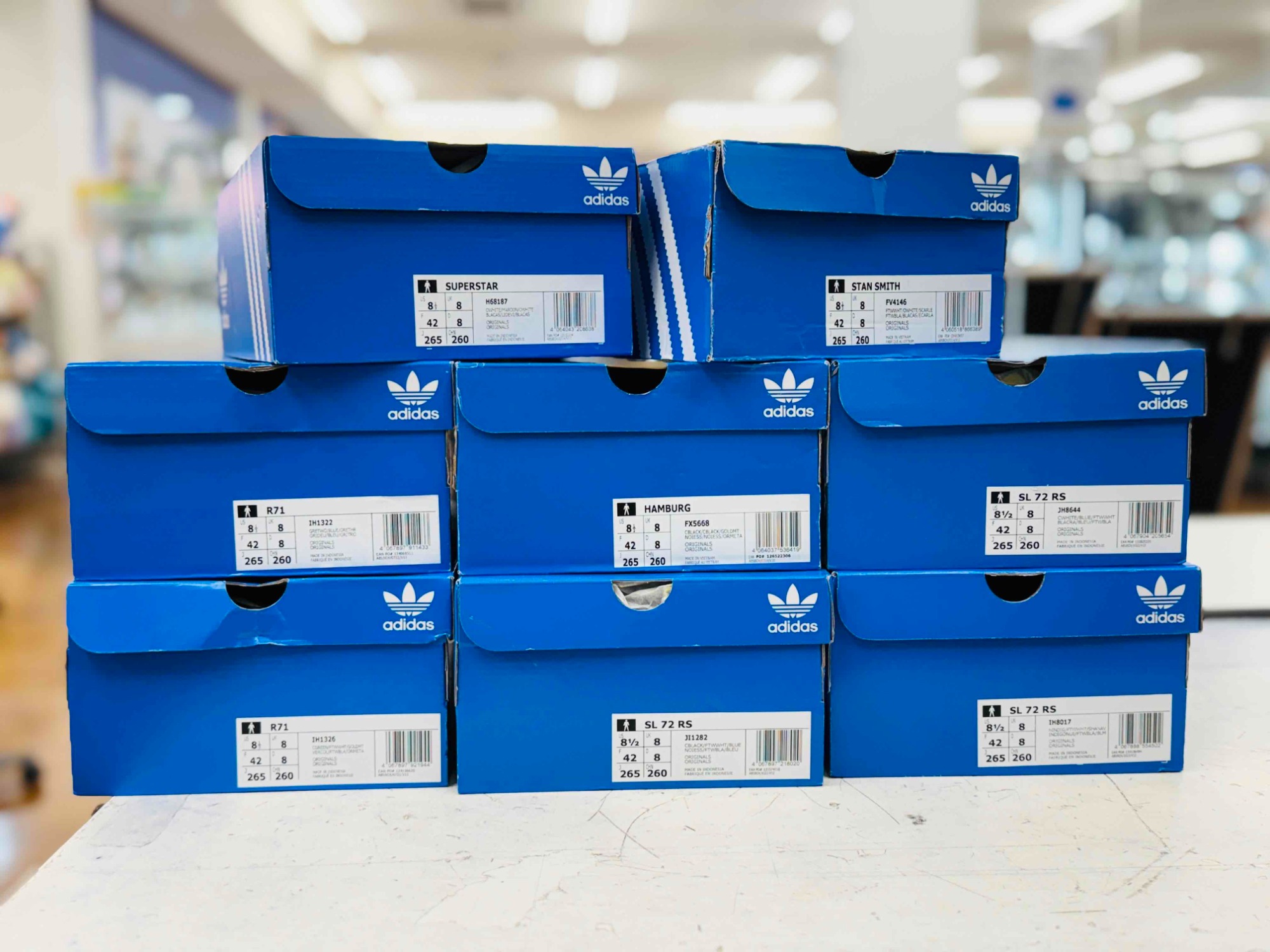 新品 訳あり リファアクティブ 激安 正規品 ADIDAS】アディダス スニーカー 大量買取入荷いたしました