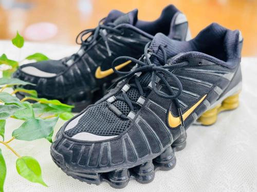 NIKEやadidasのスニーカーを売るなら店頭買取がカンタンで便利